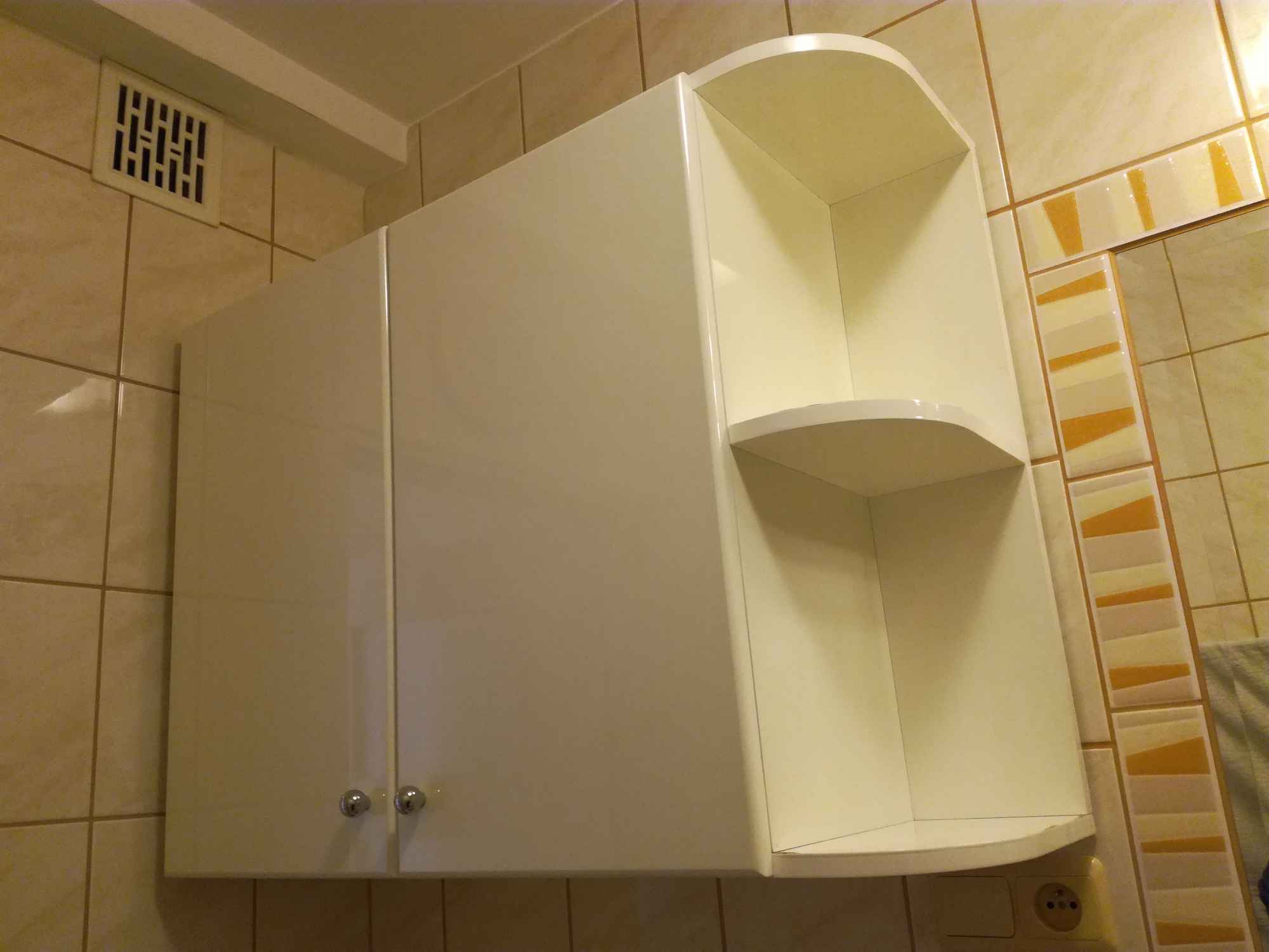 Szafka łazienkowa biała z półkami bocznymi Konstancin-Jeziorna - zdjęcie 1