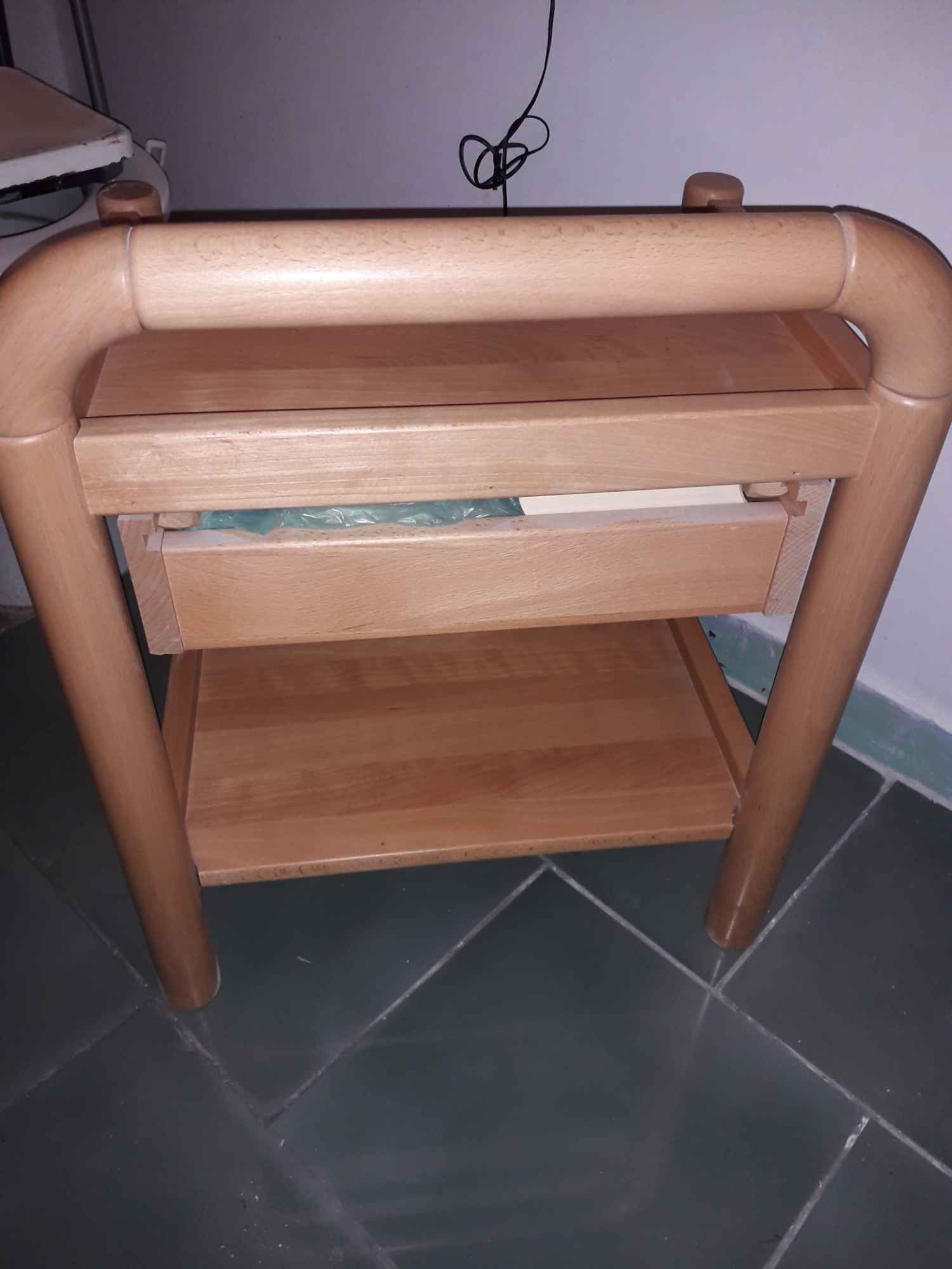 Mały stoliczek drewniany Ursus - zdjęcie 1