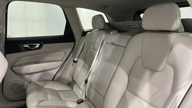 Volvo XC 60 B5 AWD diesel Plus Dark Warszawa - zdjęcie 12