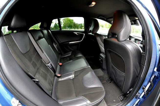 Volvo V60 D3 2.0 150KM R-Desing Xenon Led Navi Alkantara Full Opcja Płock - zdjęcie 11