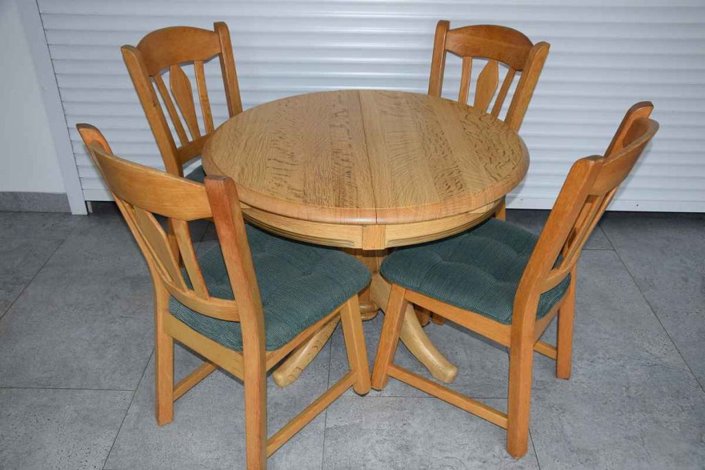 stół rozkładany i 4 krzesła - cały komplet z drewna dębowego Olsztyn - zdjęcie 1