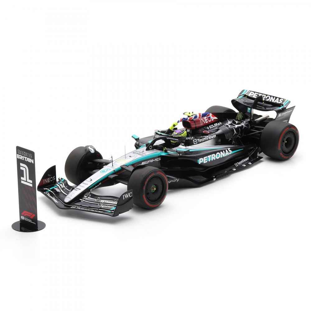Spark Mercedes F1 W15 w. Flag - 1st 2024 British Grand (MEGATRONTOYS) Probostwo Dolne - zdjęcie 1