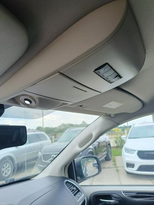 Chrysler Town &amp; Country Cross Country Limited Gizałki - zdjęcie 11
