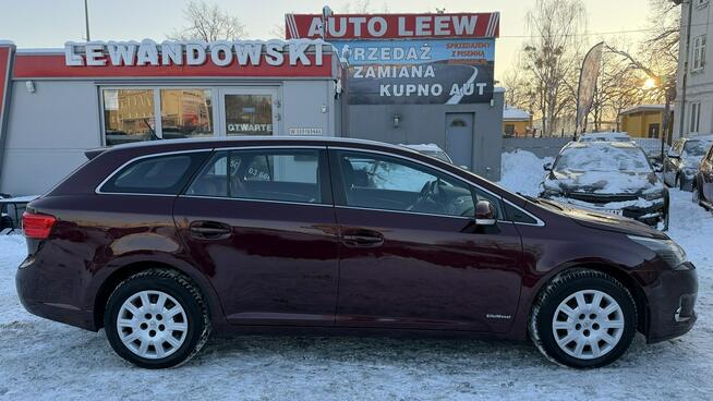 Toyota Avensis 1.8 Benzyna Moc 147KM Zarejestrowany Ubezpieczony Elbląg - zdjęcie 2
