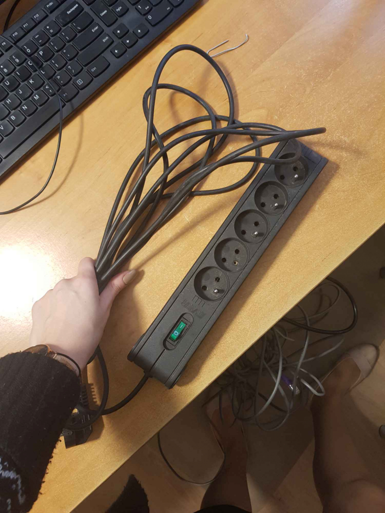 Przedłużacz listwa zasilająca, 5 gniazd, włącznik, czarny - 2 szt. Nowe Miasto - zdjęcie 3