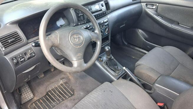 Toyota Corolla 1.4 benzyna z klimą kombi srebrny Tanie Auta Fasty Fasty - zdjęcie 8