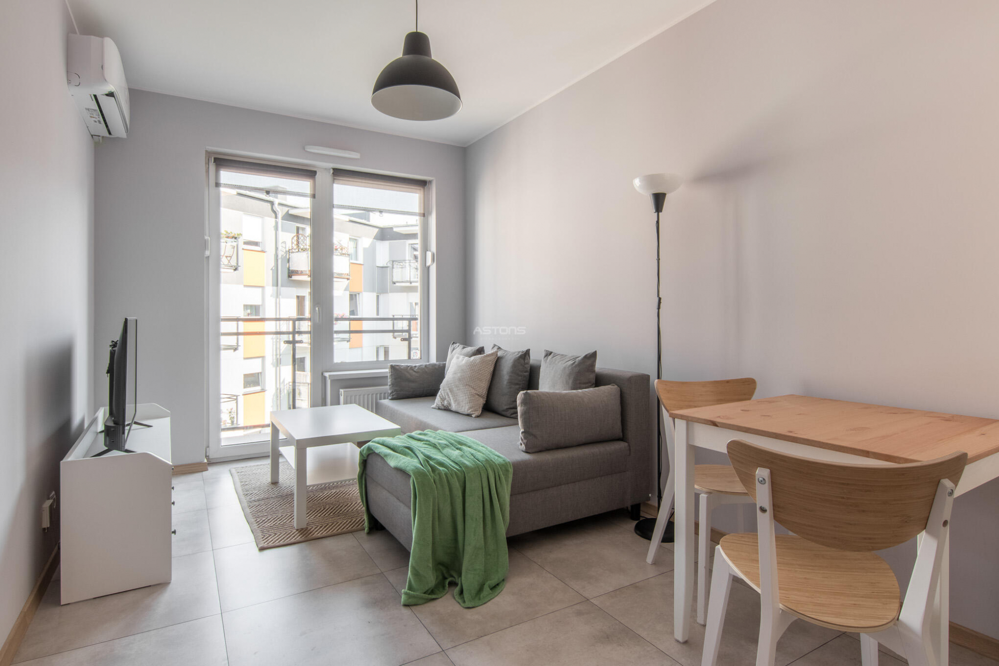 WYGODNE KAMERALNE MIESZKANIE! Nowe Miasto - zdjęcie 1