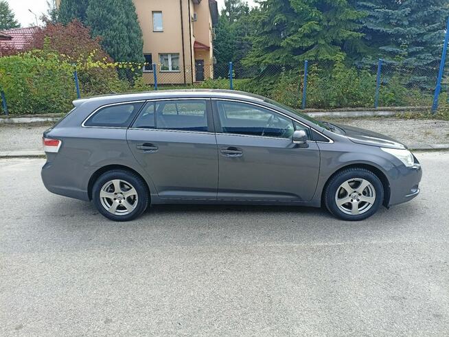 Toyota Avensis Bezwypadkowy, kamera, navi, stan BDB Janów Lubelski - zdjęcie 12