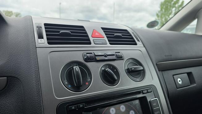 Volkswagen Touran navi klima mały przebieg super stan zarejestrowany Lębork - zdjęcie 12