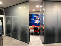 Ścianki szklane do sal konferencyjnych z folią inteligentną