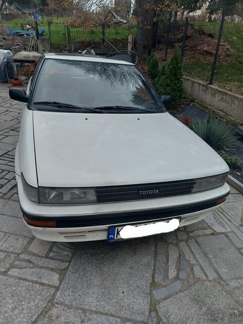 Toyota Corolla 1.3 E9 Liftback 1989r. Cena 12.000 zł Skawina - zdjęcie 1