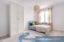 Do wynajęcia duża komfortowa kawalerka z osobną kuchnią.