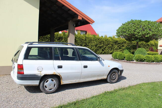 Opel Astra 1,6 kombi 1999r. Mielec - zdjęcie 2
