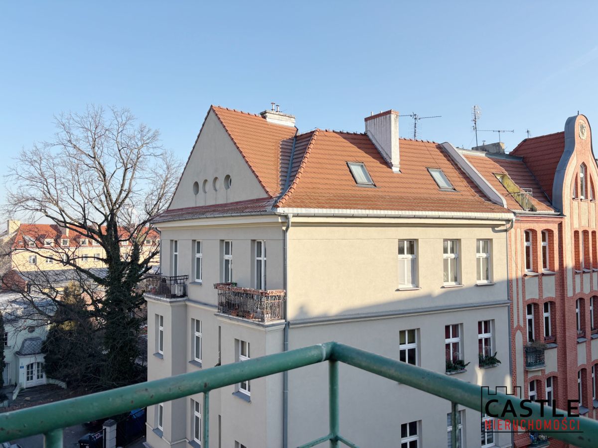 Jasna kawalerka z balkonami na klimatycznej Śródce Poznań - zdjęcie 1