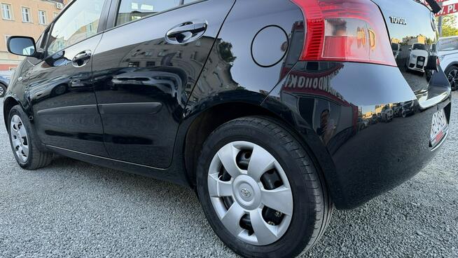 Toyota Yaris 1.3 Benzyna Zarejestrowany Ubezpieczony Elbląg - zdjęcie 11