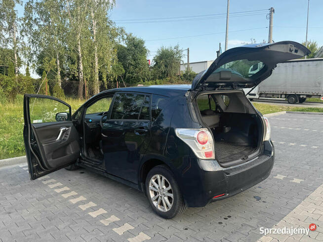 Toyota Verso 2.0 D-4D Premium - Pierwszy właściciel Ożarów Mazowiecki - zdjęcie 7