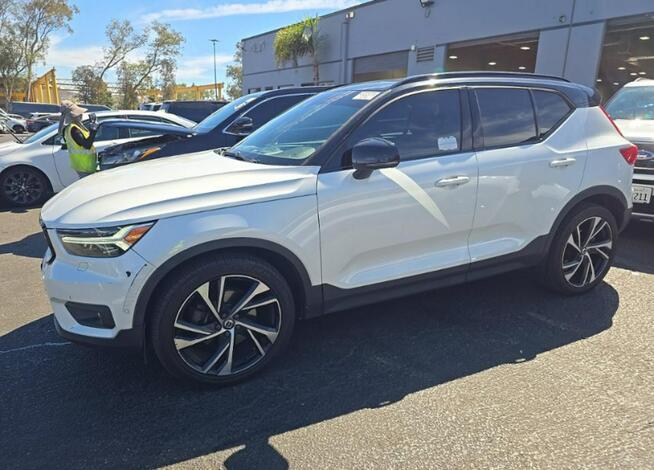 Volvo XC 40 R-Design / AWD / T5 / niski przebieg Chwaszczyno - zdjęcie 3