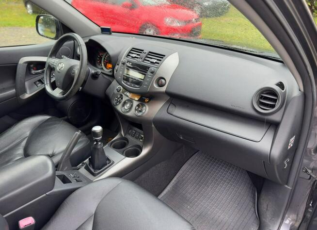 Toyota RAV-4 skóra/krajowy/4x4/webasto/pod.siedz/aso/gwarancja Ruda Śląska - zdjęcie 12