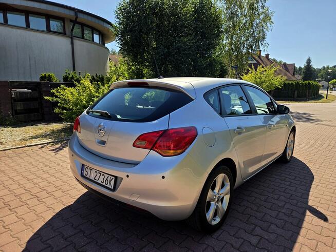 Opel Astra HB 1.6 Benz. 115KM 2010r Tempomat, Grzane Fotele, Manual Tychy - zdjęcie 2