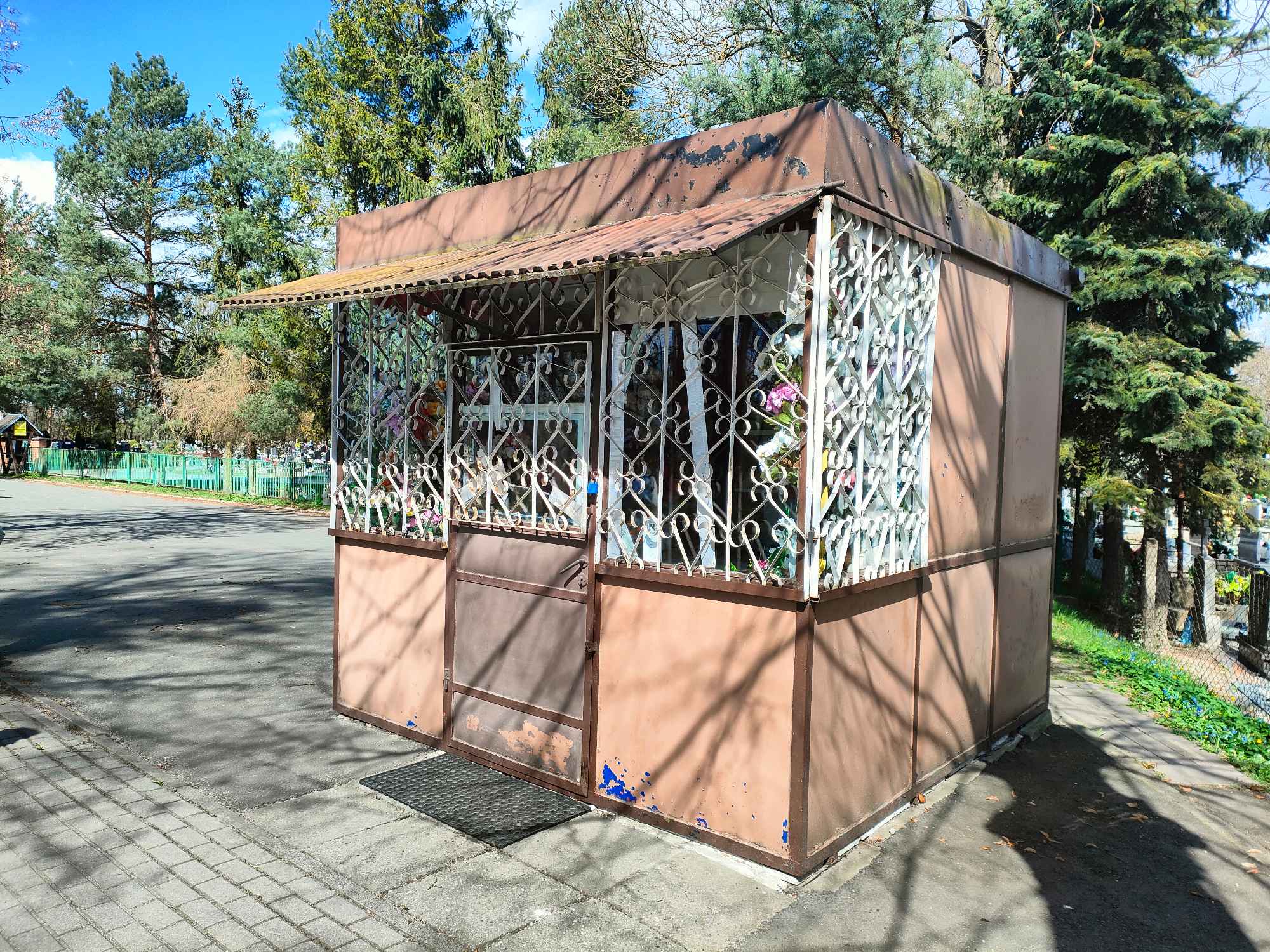 Sprzedam gotowy biznes - kisok przy cmentarzu Lewin Brzeski - zdjęcie 2