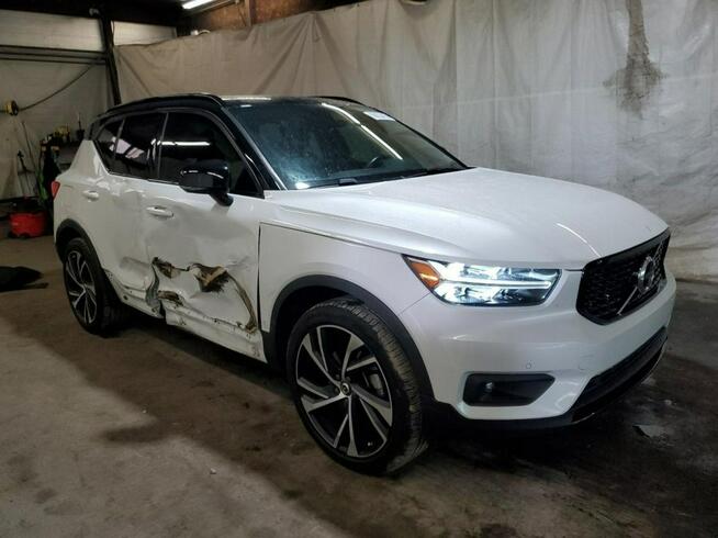Volvo XC 40 / 4x4 / 2.0 247KM / Tarnów - zdjęcie 3