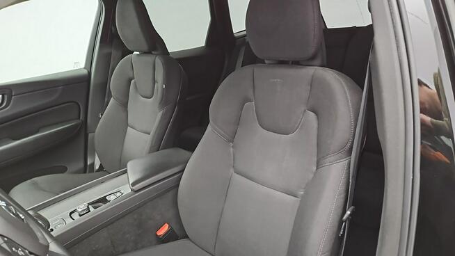 Volvo XC 60 Momentum Pro aut ! Z Polskiego Salonu ! Faktura VAT ! Warszawa - zdjęcie 11