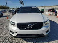Volvo XC 40 / T5 R-DESIGN / 4x4 / niski przebieg / Tarnów - zdjęcie 3