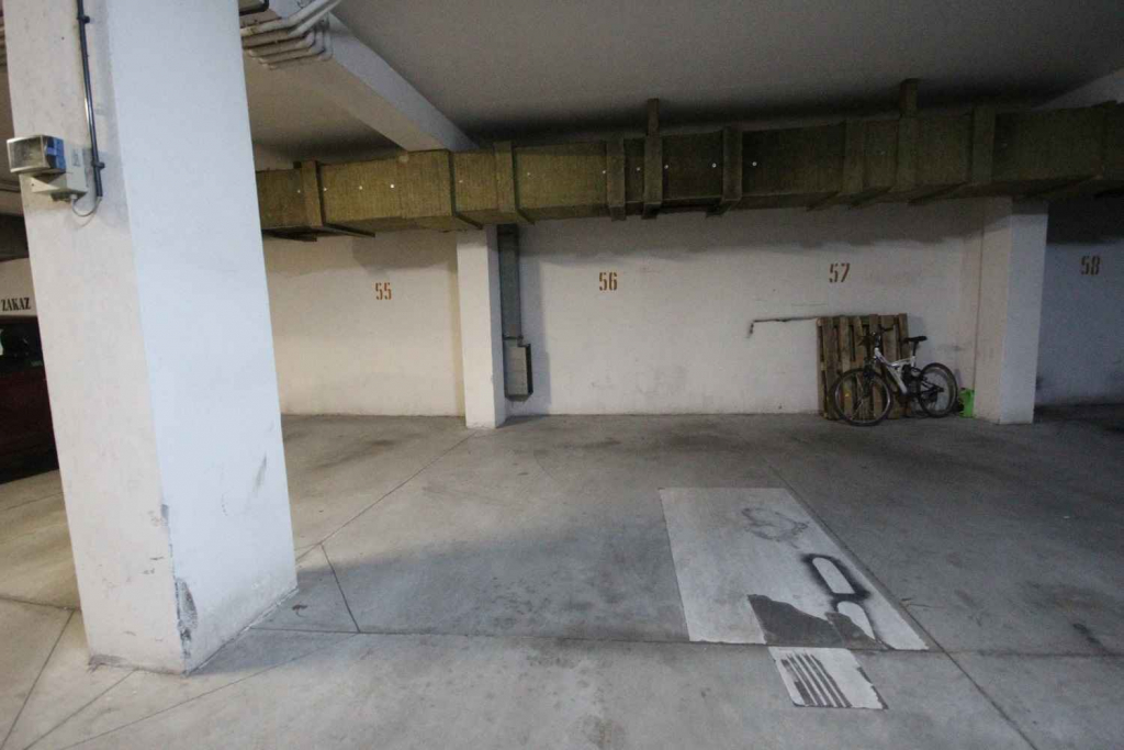 Miejsce Postojowe (20m2) Aleja Kromera 23 (Wrocław) Psie Pole - zdjęcie 1