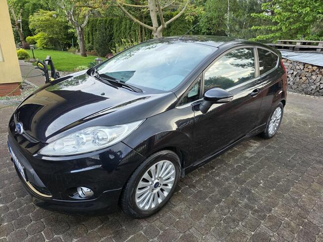 Sprzedam FORD FIESTA 2009 Titanium Czarna Konin - zdjęcie 1