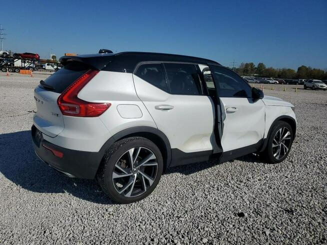 Volvo XC 40 / T5 R-DESIGN / 4x4 / niski przebieg / Tarnów - zdjęcie 4
