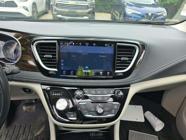 Chrysler Pacifica LIMITED / mała szkoda / niski przebieg Wrocław - zdjęcie 7
