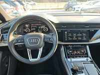 Audi Q8 PakietCzerń_Hak_Panorama_HomeLink_TempomatACC_4-strefy_FV23% Płock - zdjęcie 10