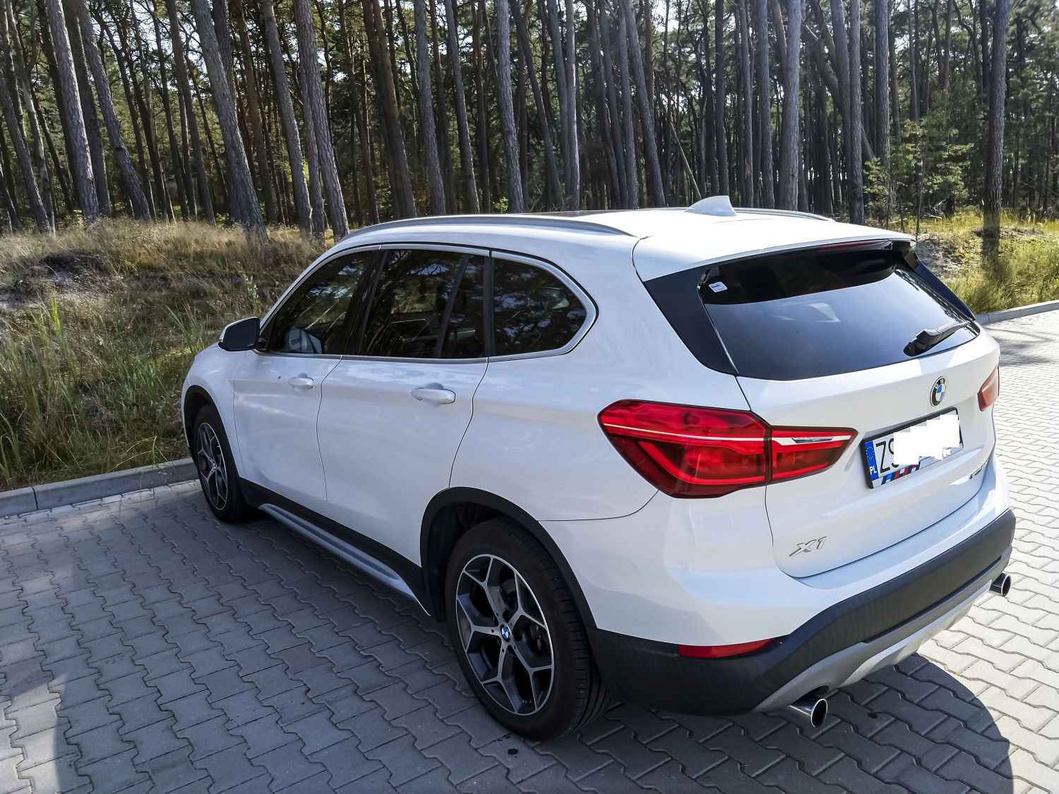 "Biały Żar Mocy na Czterech Kołach" – 2018 BMW X1 sDrive 28i Świnoujście - zdjęcie 3