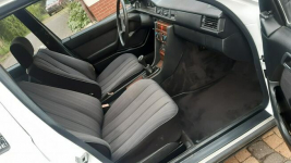 Mercedes W124 Bachowice - zdjęcie 9