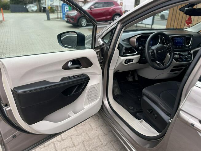 Chrysler Pacifica FV 23% / Zadbany Poznań - zdjęcie 5