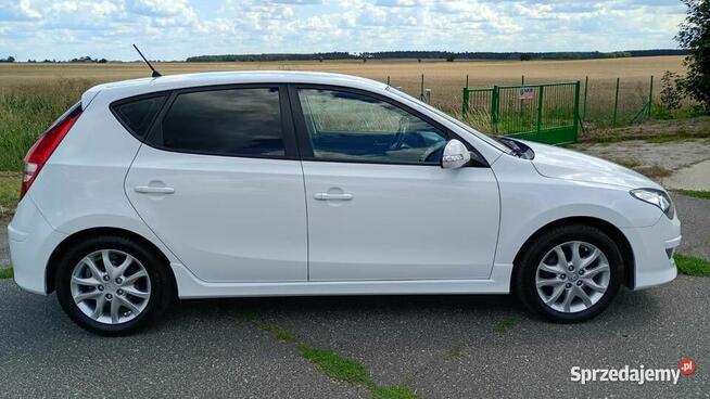 PEREŁKA! HYUNDAI i30 ZADBANY! Strzelno - zdjęcie 4