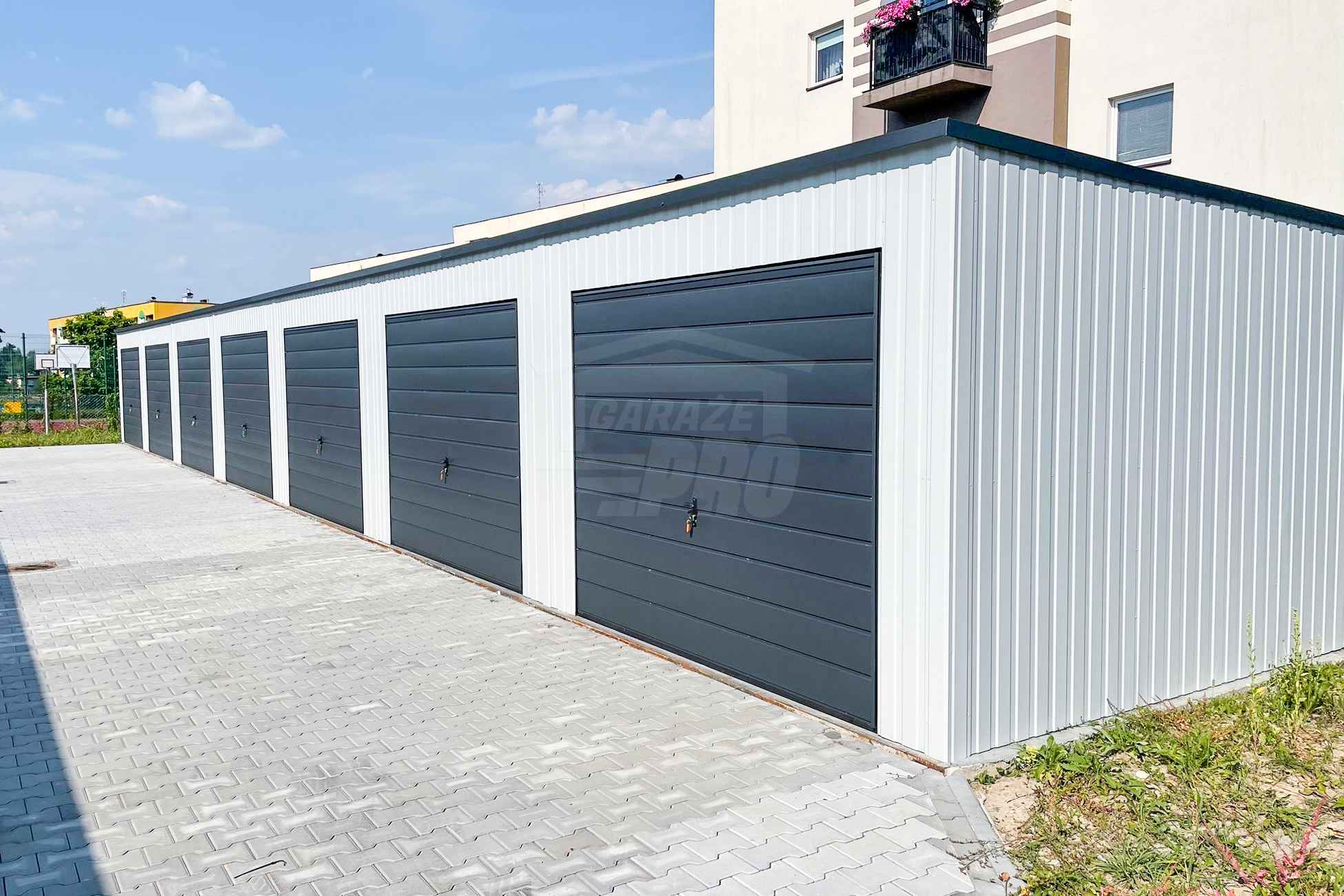 Rząd garaży 28x5,5m - 7x bramy uchylne  dach spad w tył  GP489 Lidzbark Warmiński - zdjęcie 2