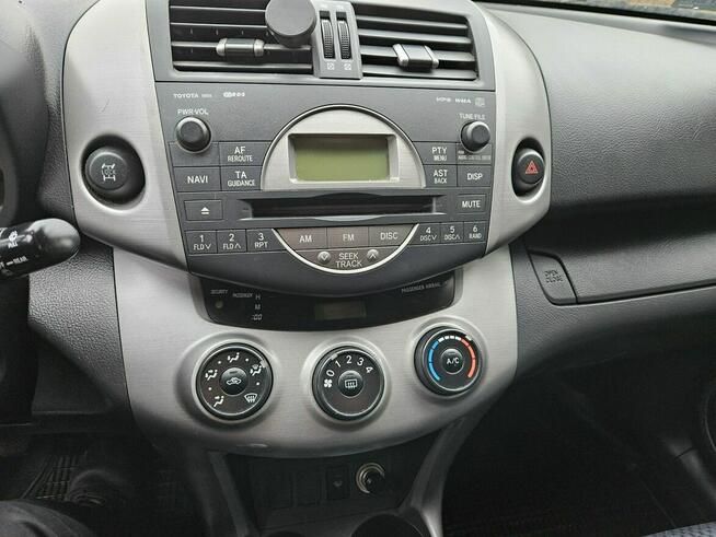 Toyota RAV-4 4 x4 / Krajowy / Klimatyzacja Ruda Śląska - zdjęcie 8