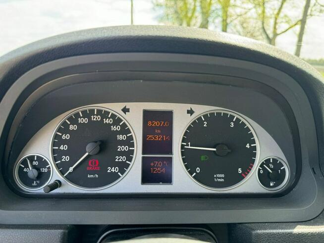 Mercedes B 180 Bezwypadkowy, Xenon, podgrzewane fotele, Hak Kobielice - zdjęcie 12