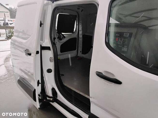 Opel COMBO 2019r, 1.5 CDTI. Lekko przetarty bok. Jeździ Kraków - zdjęcie 11