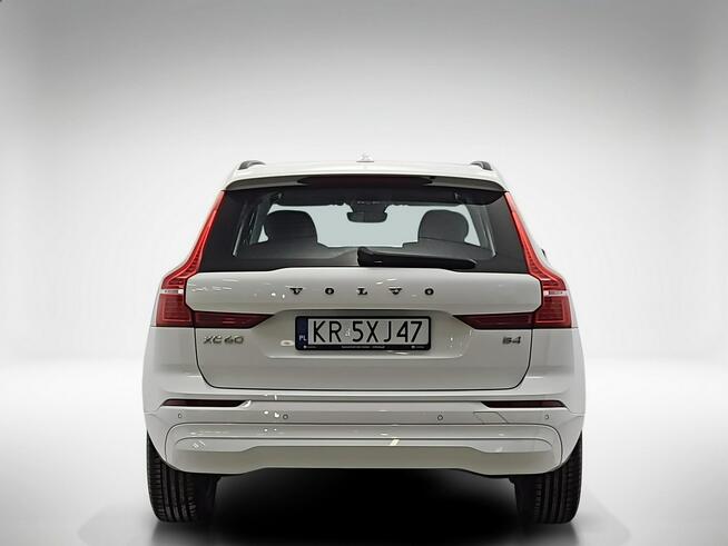 Volvo XC 60 B4 B Essential aut ! Z Polskiego Salonu ! Faktura Vat ! Warszawa - zdjęcie 4
