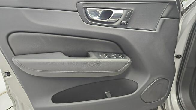 Volvo XC 60 B4 D AWD Core aut ! Z Polskiego Salonu ! Faktura VAT ! Warszawa - zdjęcie 10