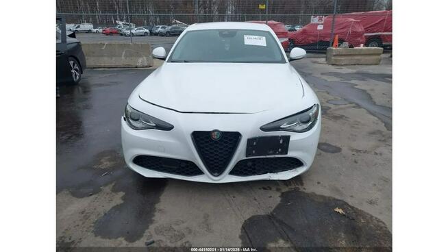 Alfa Romeo Giulia / 4x4 / 2.0 280KM / niski przebieg / Tarnów - zdjęcie 2