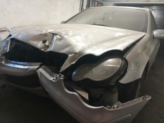 Mercedes 2.2 C klasa po kolizji 2002r. Słupca - zdjęcie 1