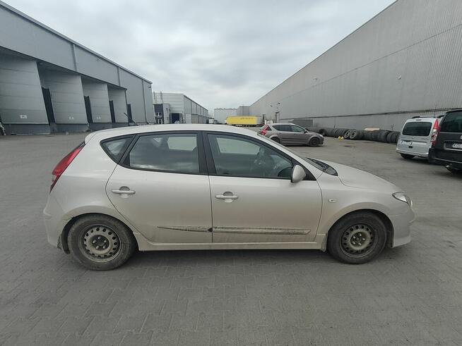 Syndyk sprzeda - Hyundai i30 1.6, 2011r. Jasieniec - zdjęcie 3