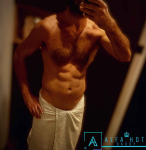 Przystojny brunet poszukuje