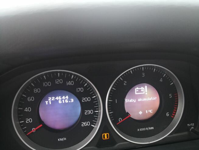 Sprzedam prywatnie Volvo V60 I D2 2011 Wrocław Psie Pole - zdjęcie 9