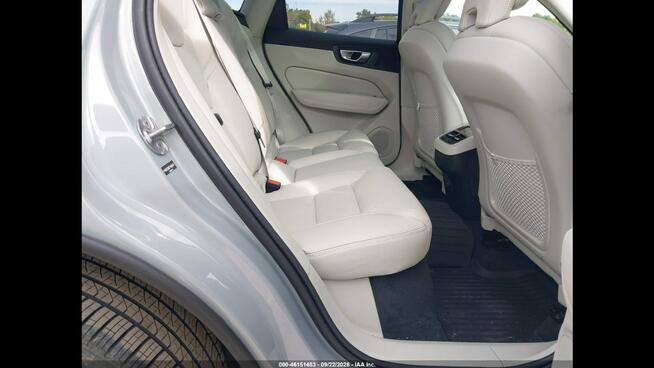Volvo XC 60 Najwyższa wersja wyposażenia ULTRA / AWD / B5 Tarnów - zdjęcie 12