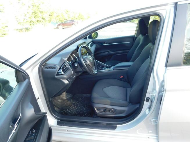 Toyota Camry z Gwarancją Kupiona Salon PL 2-2022r Żyrardów - zdjęcie 9