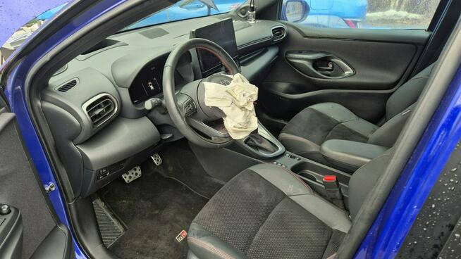 Toyota Yaris 1.5 GR SPORT 130KM Hybryda Alu 18 Skóra grzana kierownica Świętoszówka - zdjęcie 9